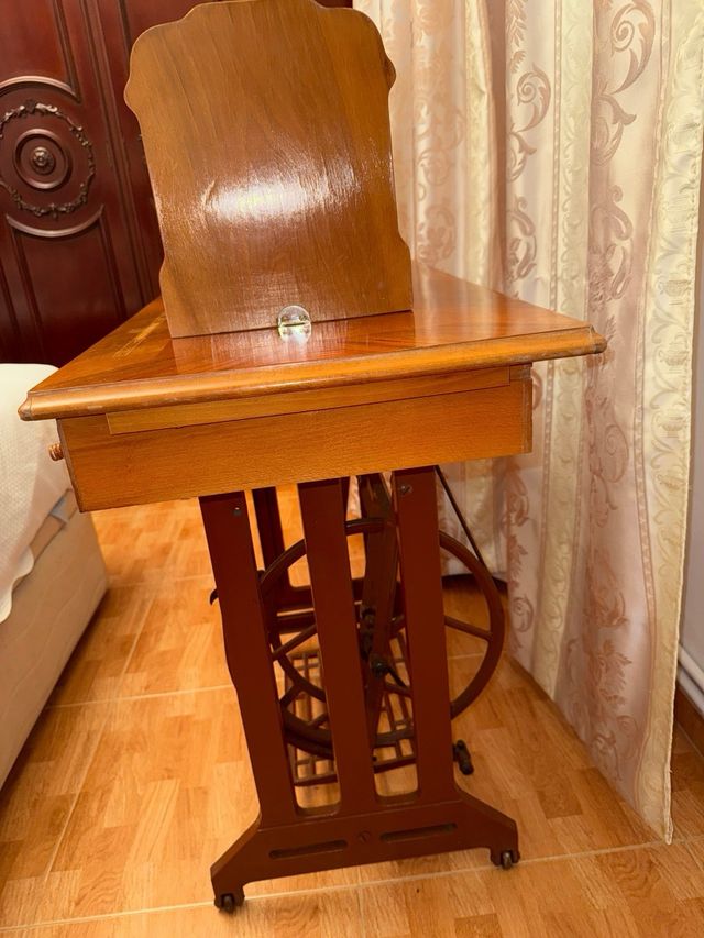 Máquina coser Alfa antigua