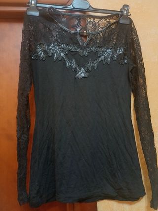 Maglia in pizzo e pelle,maniche in pizzo  elegante