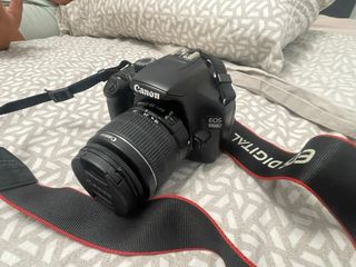 Canon EOS 1100D - Cámara réflex digital