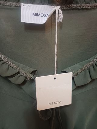 Vestito verde oliva con balze