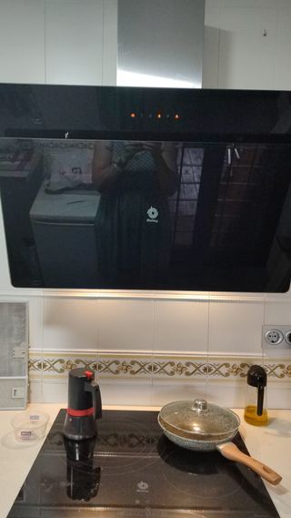 Campana extractora negra - Cocina