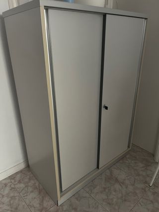 Archivador metálico gris plata