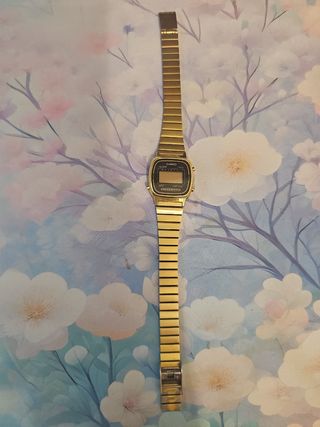 Reloj Casio dorado pequeño