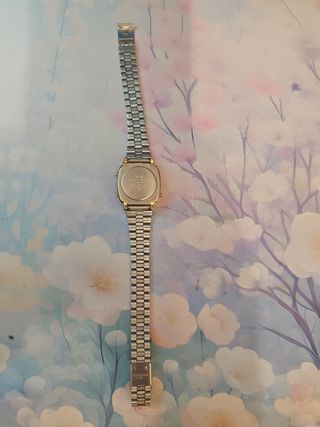 Reloj Casio dorado pequeño