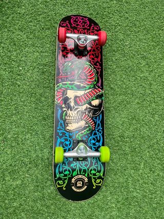 Monopatín Madd Gear: Calavera Serpiente