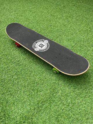 Monopatín Madd Gear: Calavera Serpiente