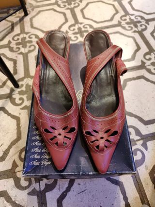 Zapatos tacón Zara rojos