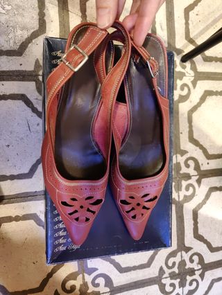 Zapatos tacón Zara rojos