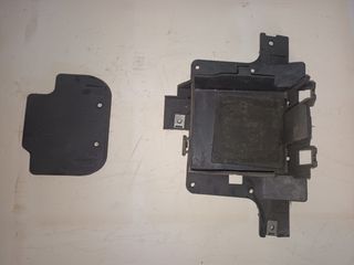 Soporte batería y tapa Derbi Gpr 