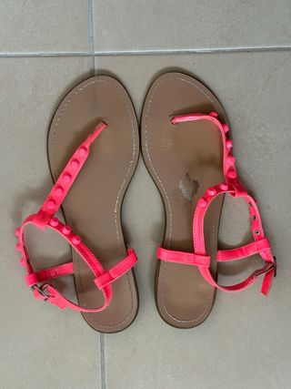 Sandalias planas rosa flúor