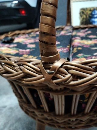 Costurero vintage de mimbre