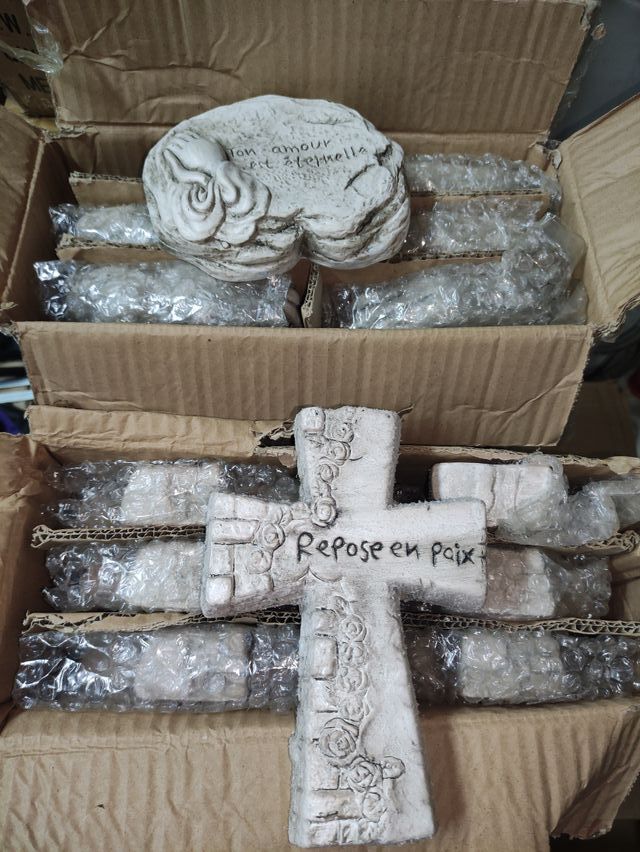 24 Cruces religiosas y piedra religiosa nuevas