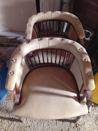 Butaca antigua de madera y cuero