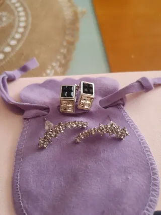 Pendientes: Plata y negros