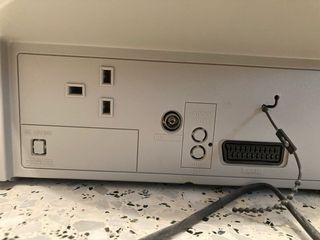 Televisor Medion 14" plata