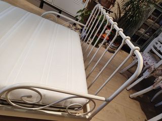 Cama de hierro Ikea blanca sin cochon