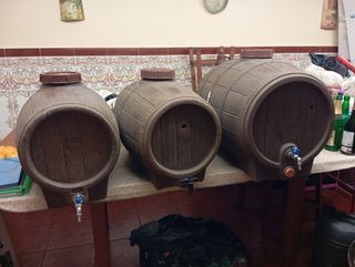 Prensa, picadora de manzana y 3 toneles fibra