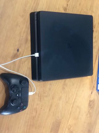 PS4 (PlayStation 4) 500GB + Fortnite
