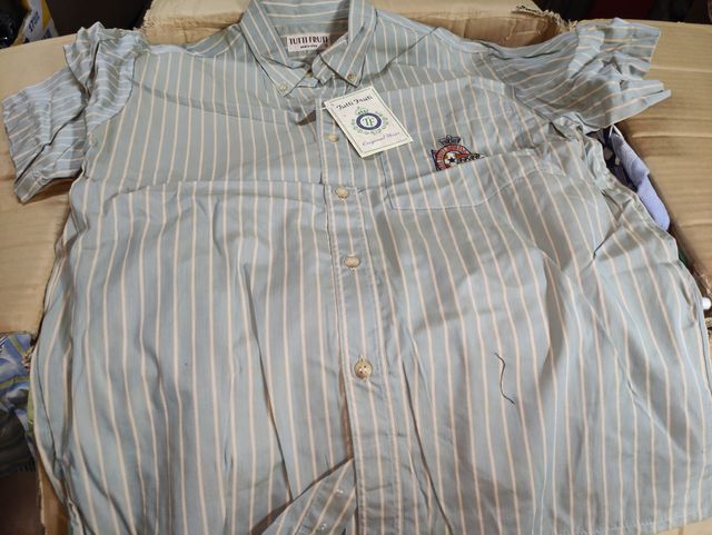 85 pantalones y 37 camisas infantiles nuevas