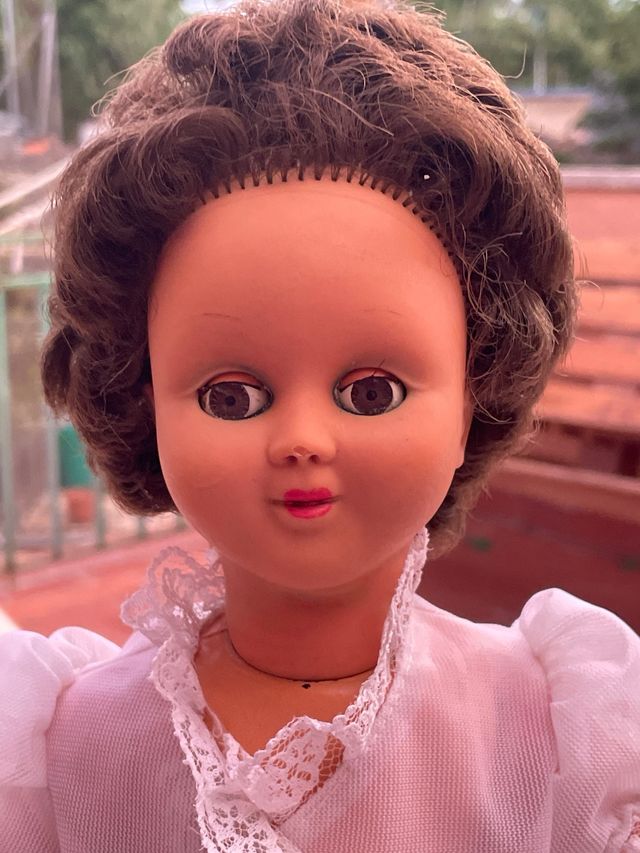Muñeca antigua de plástico