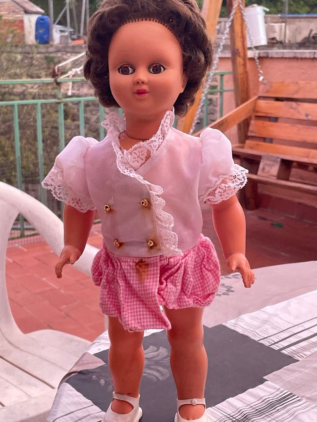 Muñeca antigua de plástico