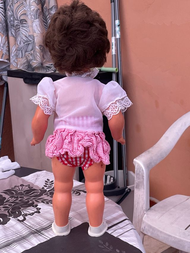 Muñeca antigua de plástico