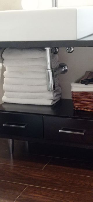 Conjunto:mueble,lavabos,espejos,grifos,sifones