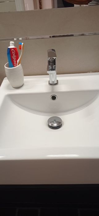 Conjunto:mueble,lavabos,espejos,grifos,sifones