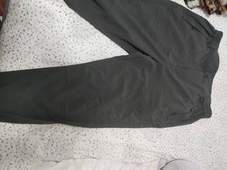 Pantalón gris deportivo el dice xxl pero es un xl 