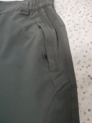 Pantalón gris deportivo el dice xxl pero es un xl 