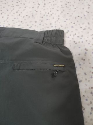 Pantalón gris deportivo el dice xxl pero es un xl 