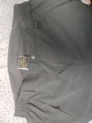 Pantalón gris deportivo el dice xxl pero es un xl 