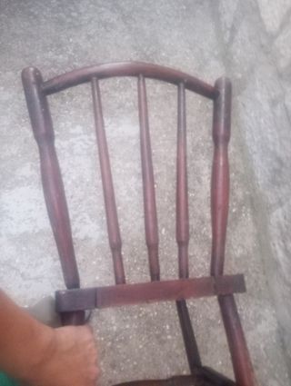 Silla madera antigua ,con tetalle central rustico