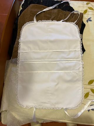 Organizador blanco con encaje