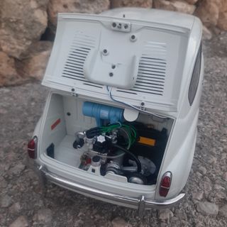 SEAT 600 EDICIONES SALVAT 1/8 VITRINA NO INCLUIDA