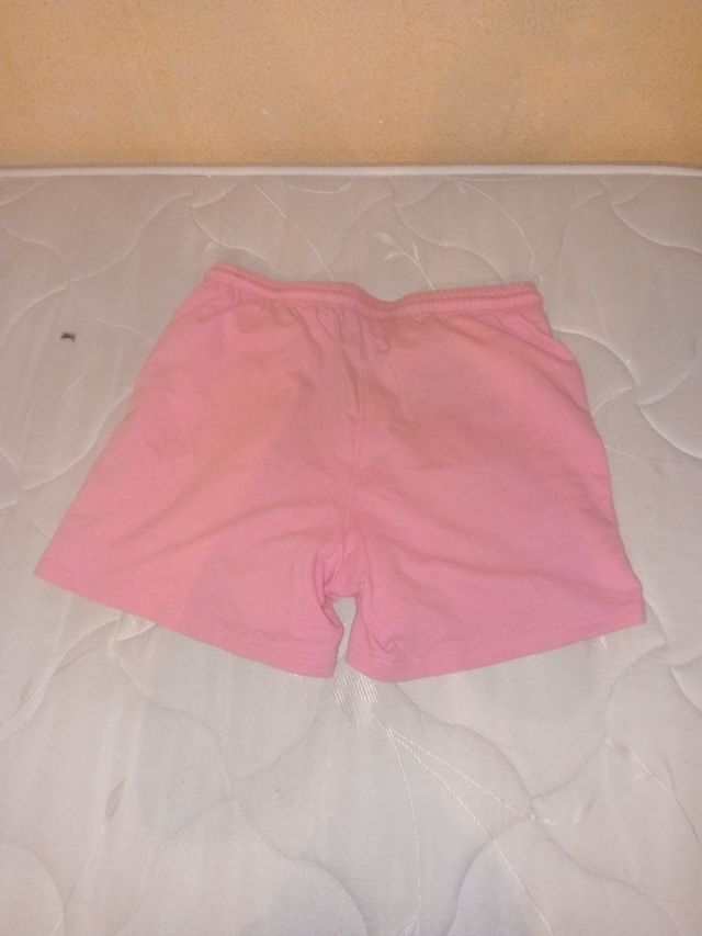 Pantalón rosa cortos