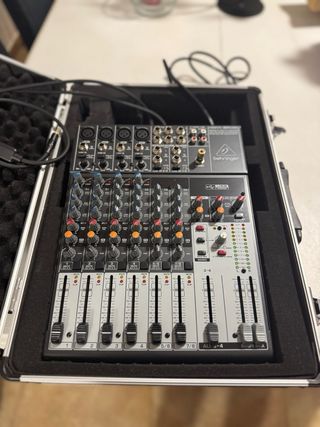 Mesa mezclas Behringer XENYX 802