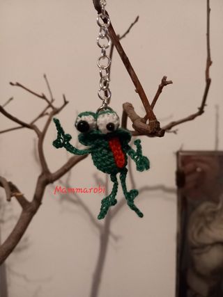 Portachiavi Rana stressata amigurumi