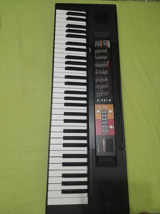 Yamaha PSR-F51 + funda (sólo envío)