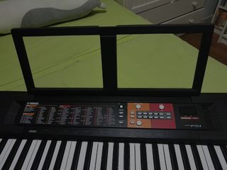 Yamaha PSR-F51 + funda (sólo envío)