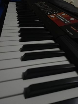 Yamaha PSR-F51 + funda (sólo envío)