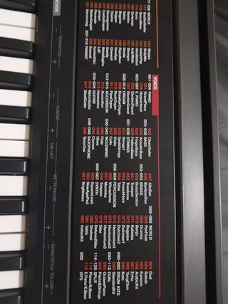 Yamaha PSR-F51 + funda (sólo envío)