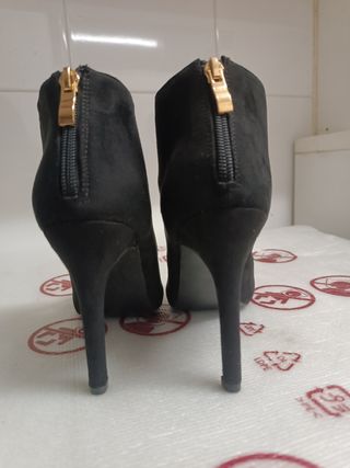 Sandalias negras tacón ante