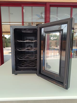 Vinoteca Savoid VS810B. ¡Como nueva!