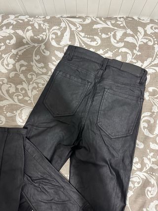 Pantalones cuero Stradivarius - Talla 34