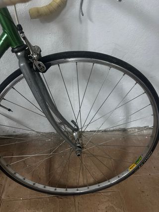 Bicicleta carretera vintage verde
