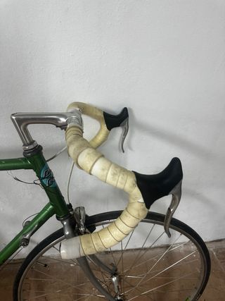 Bicicleta carretera vintage verde