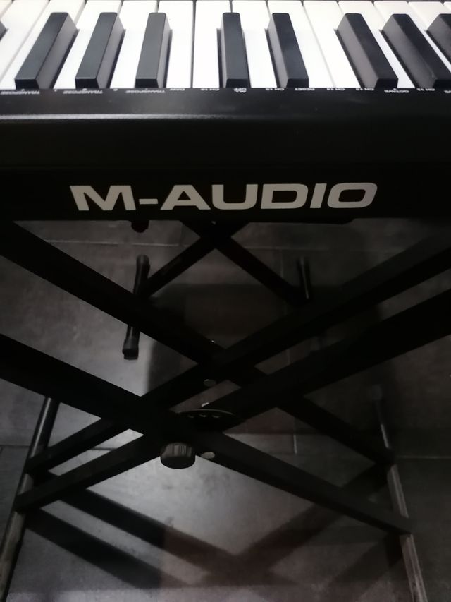 M-Audio Keystation 61 MK3 + Silla y Soporte