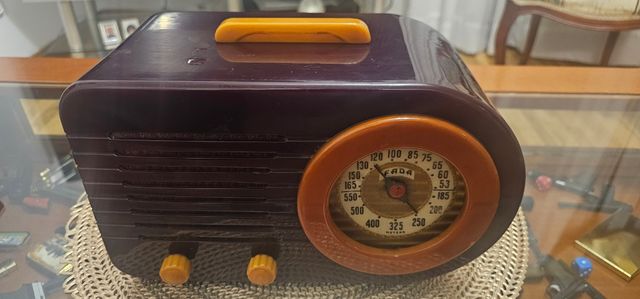 Radio  antigua, FADA Bullet 1000. Catalin.