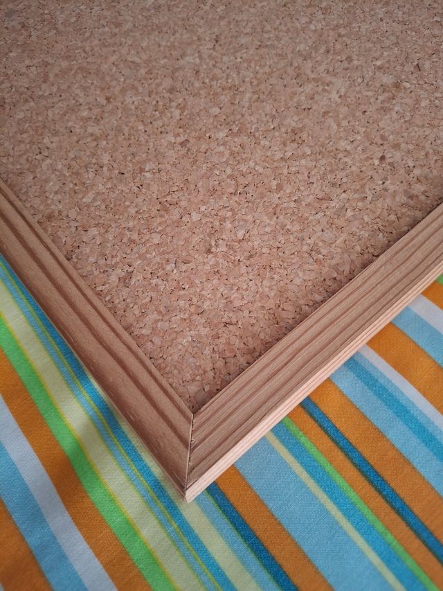 Tablón corcho 64 x 44 cm